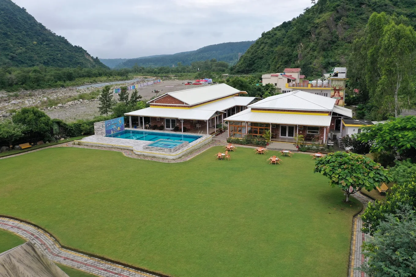 Four Banyans Spirit and Nature Resort - luxury tents and pool near Maldevta
